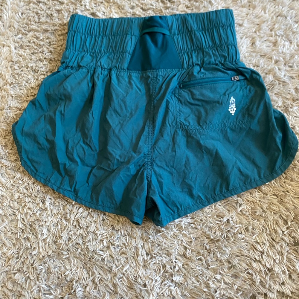 FREE PEOPLE MOVEMENT SHORTS.